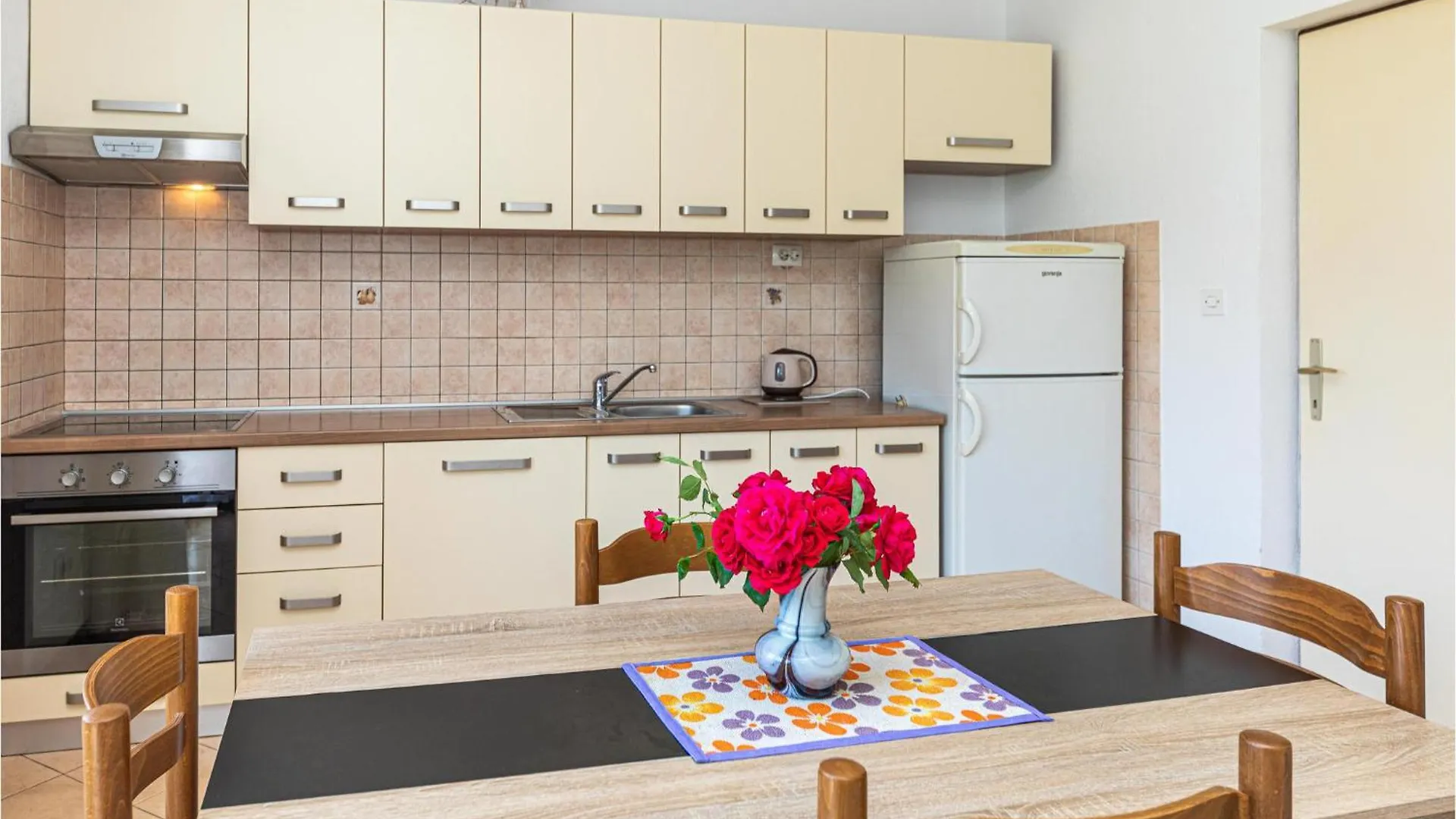 Stunning Apartment In Trogir With Kitchen